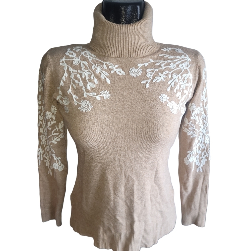Rain + Rose Tan Lightweight Turtleneck Sweater with White Floral Embroidery S